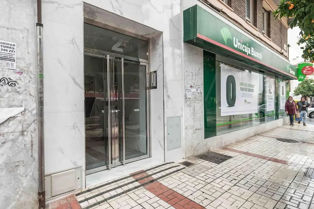 Spacious 3 Bedroom Apartment By Rems Malaga