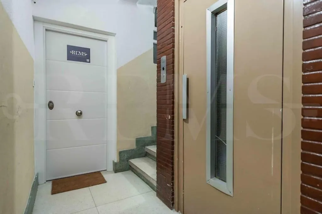 Spacious 3 Bedroom Apartment By Rems Malaga