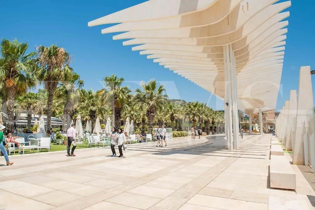 Spacious 3 Bedroom Apartment By Rems Malaga