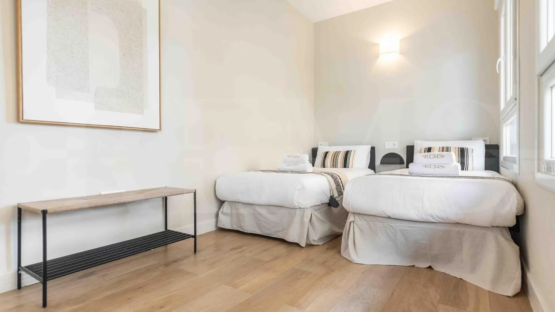 Spacious 3 Bedroom Apartment By Rems Malaga