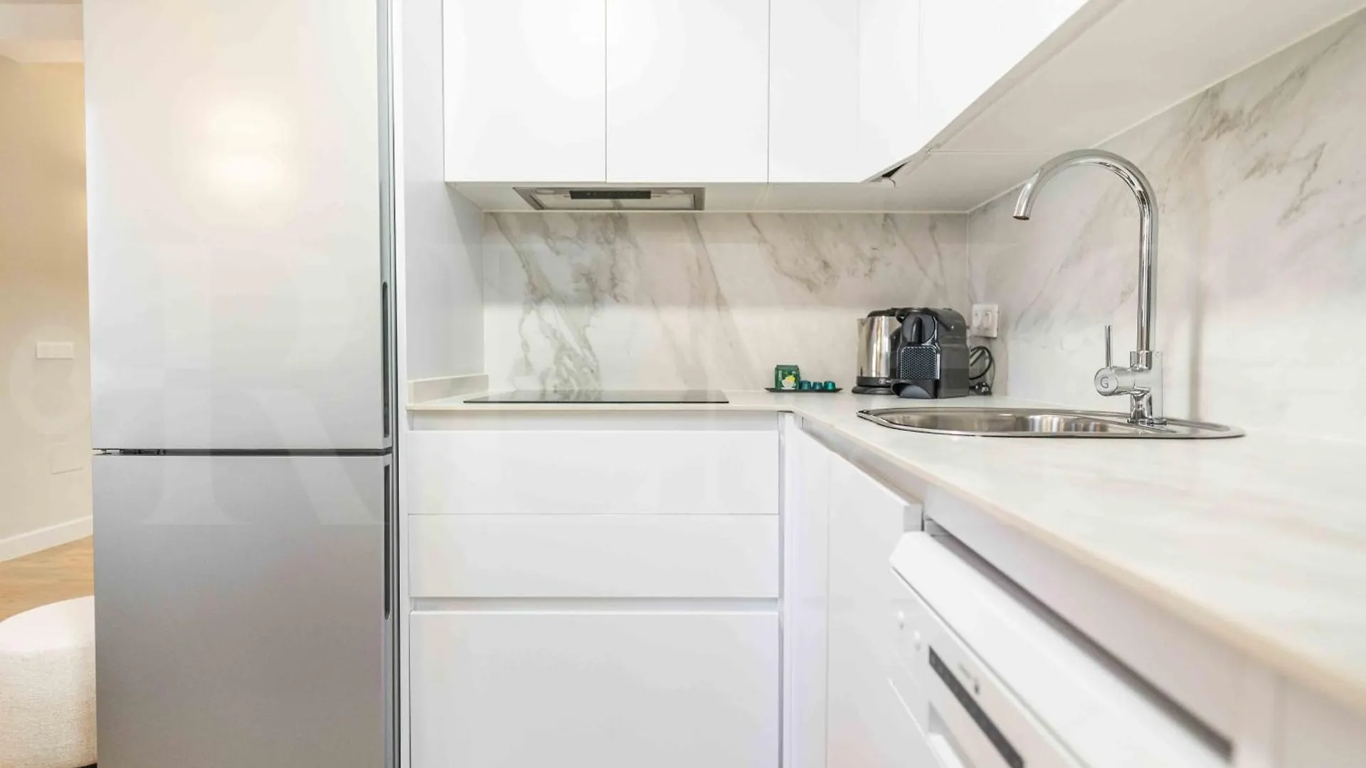 Spacious 3 Bedroom Apartment By Rems Malaga