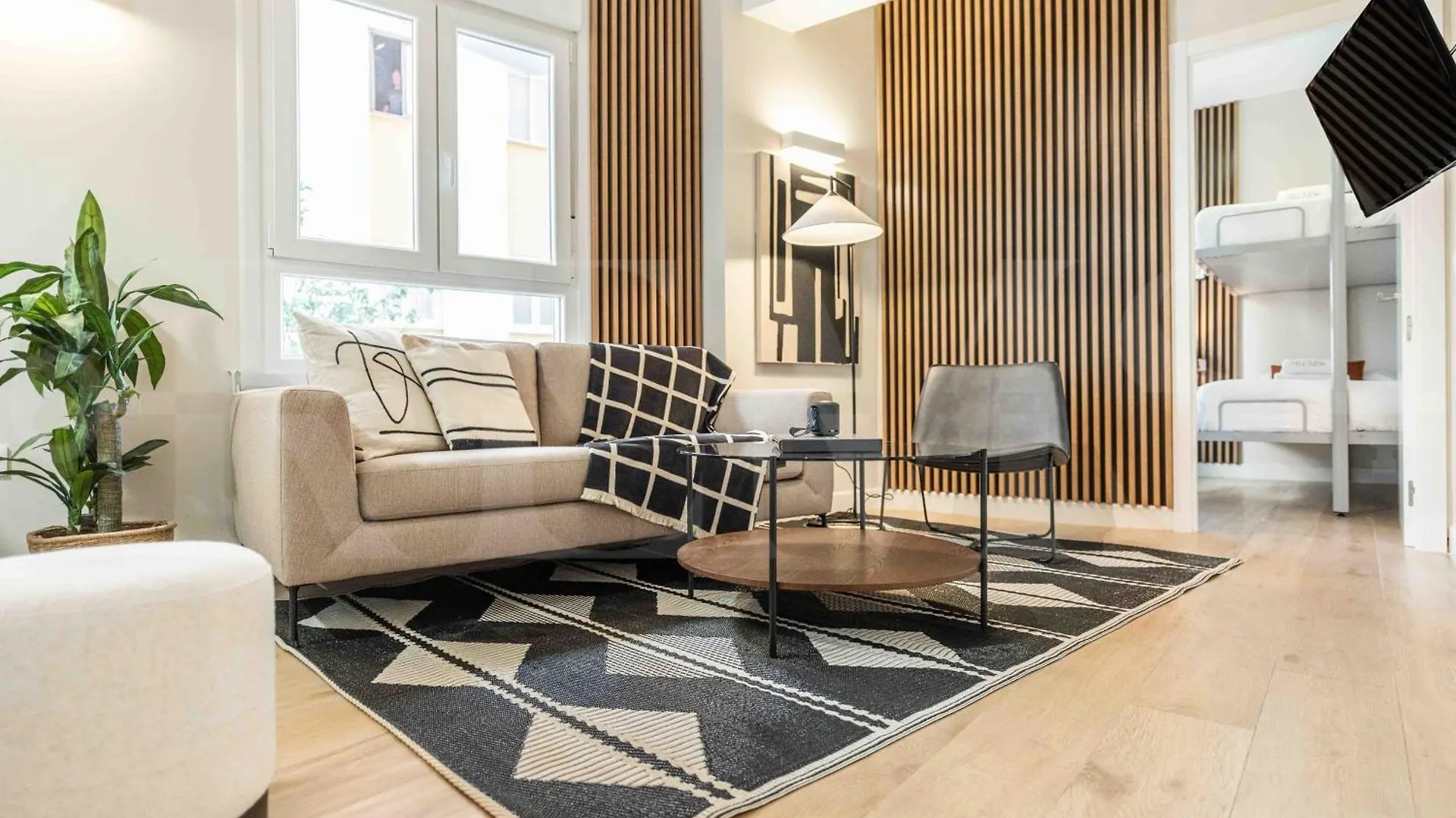 Spacious 3 Bedroom Apartment By Rems Malaga