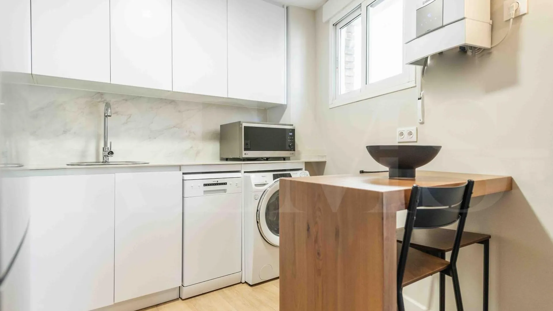 Spacious 3 Bedroom Apartment By Rems Malaga 0*,  Spain
