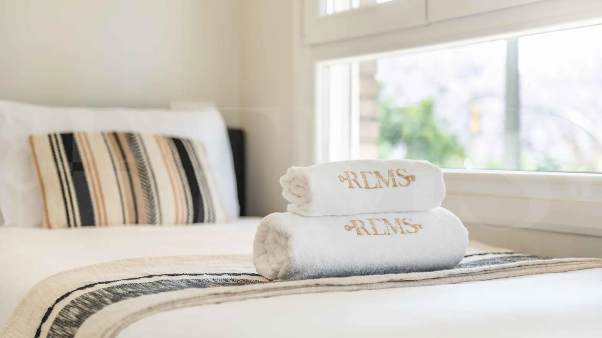 Spacious 3 Bedroom Apartment By Rems Malaga 0*,