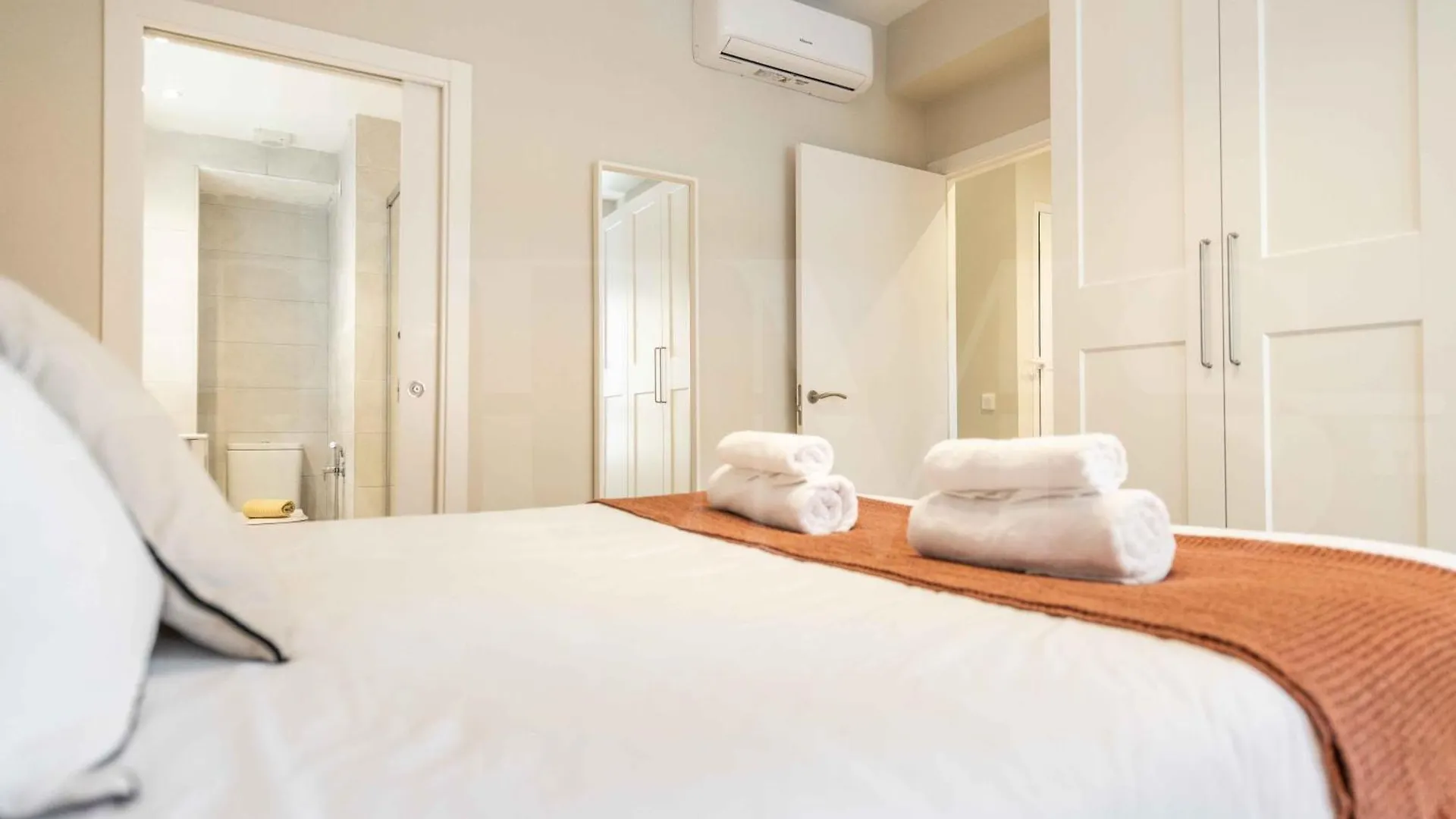 Spacious 3 Bedroom Apartment By Rems Malaga