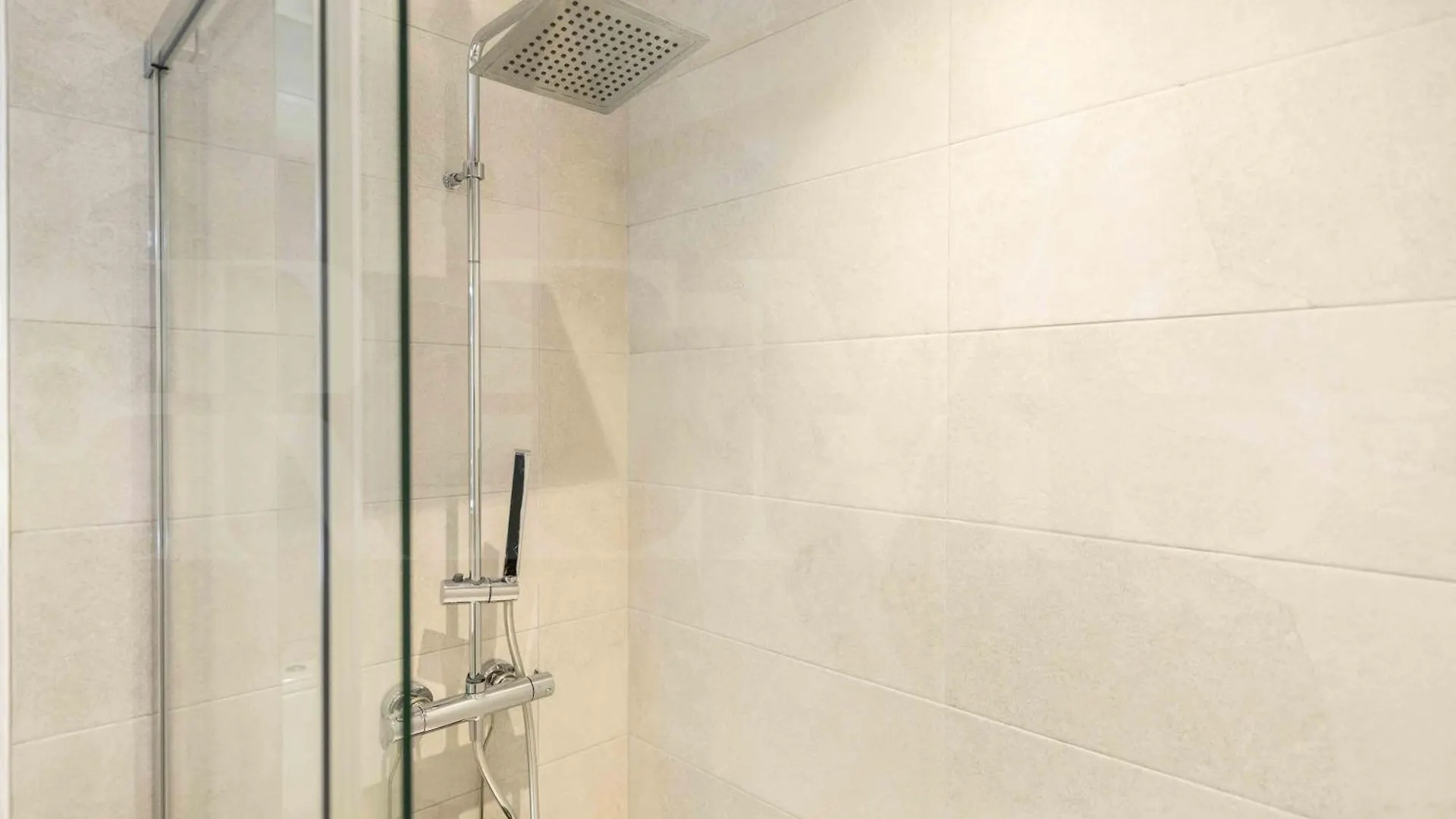 Spacious 3 Bedroom Apartment By Rems Malaga 0*,  Spain